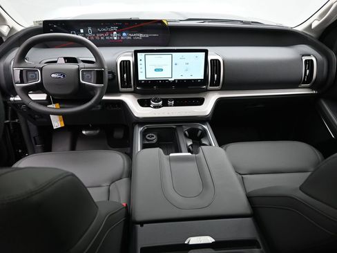 New 2026 Ford Expedition Active image 22