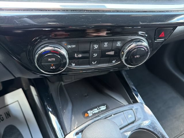 Used 2024 Chevrolet Trax RS w/ Sunroof Package FWD image 31
