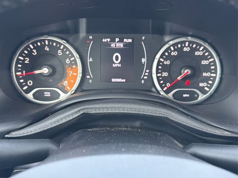 Used 2018 Jeep Renegade Altitude image 19