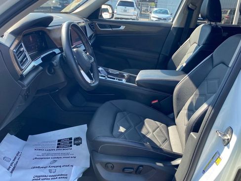Used 2024 Volkswagen Atlas SE FWD image 5
