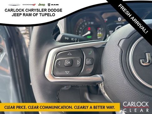Used 2025 Jeep Wrangler Unlimited Sahara AWD/4WD image 15