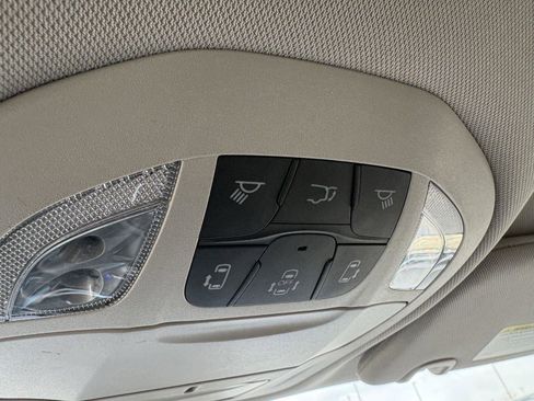 Used 2024 Chrysler Pacifica Touring-L image 20