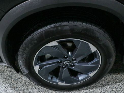 Used 2024 Nissan Rogue SV FWD image 11