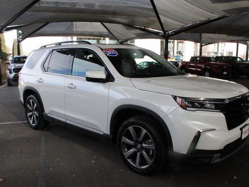 Used 2025 Honda Pilot Elite image 19