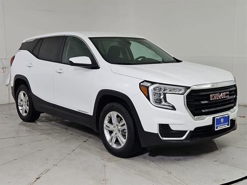 Used 2024 GMC Terrain SLE image 8