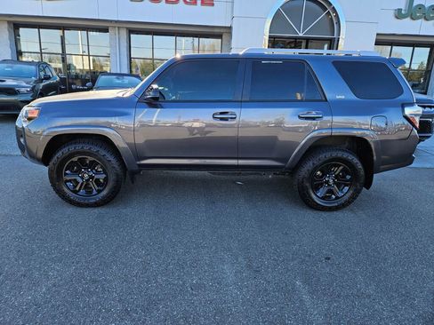 Used 2018 Toyota 4Runner SR5 image 2