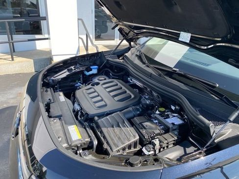 New 2025 Volkswagen Tiguan SE AWD/4WD image 70