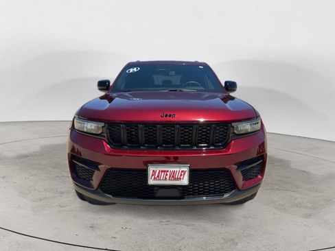 Used 2024 Jeep Grand Cherokee Altitude AWD/4WD image 2
