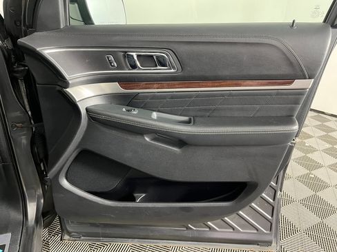 Used 2018 Ford Explorer Platinum AWD/4WD image 15