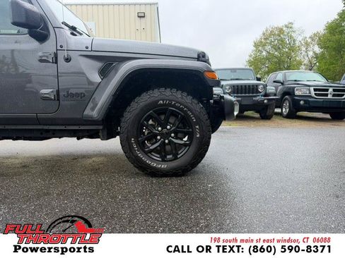 Used 2023 Jeep Gladiator Sport AWD/4WD image 27