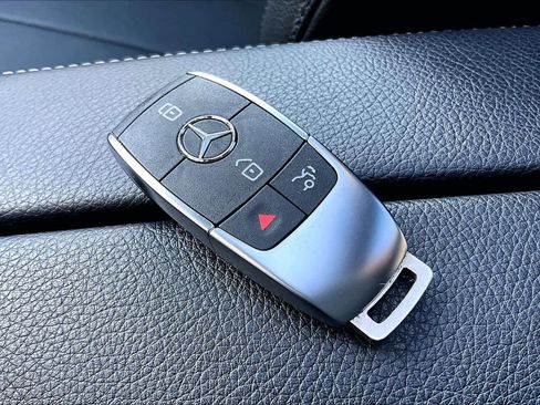 Used 2023 Mercedes-Benz GLB 250 image 14