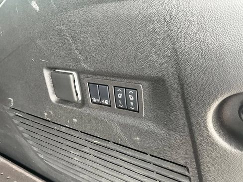 Used 2024 Chevrolet Suburban Z71 w/ Luxury Package AWD/4WD image 10