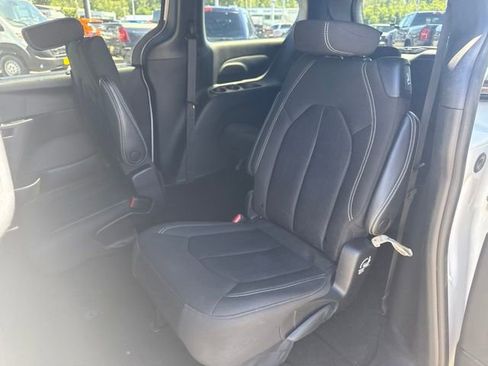 Used 2022 Chrysler Pacifica Touring w/ S Appearance Package AWD/4WD image 15