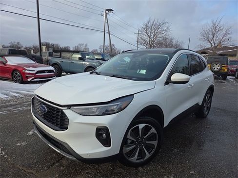 Certified 2024 Ford Escape Platinum w/ Premium Technology Package image 12