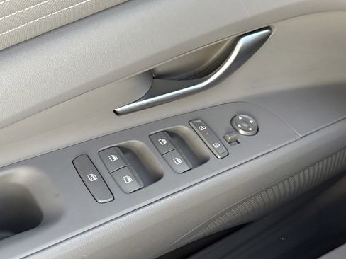 Used 2025 Hyundai Elantra Sport image 16