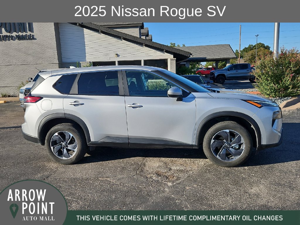 Used 2025 Nissan Rogue SV FWD image 13