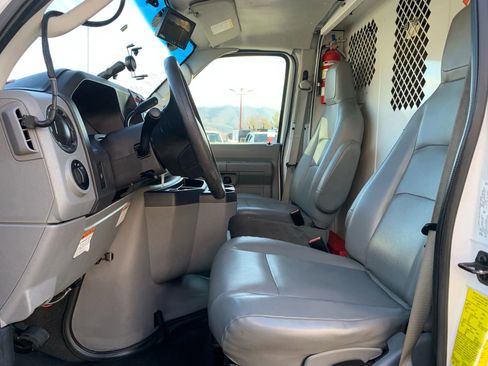 Used 2017 Ford E-350 and Econoline 350 Super Duty image 9