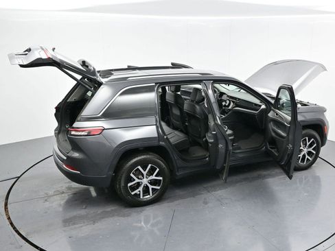 Used 2023 Jeep Grand Cherokee Limited w/ Luxury Tech Group II image 44