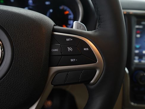 Used 2017 Jeep Grand Cherokee Limited w/ Trailer Tow Group IV image 29