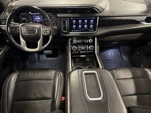 Used 2021 GMC Yukon XL Denali w/ Denali Premium Package AWD/4WD image 25