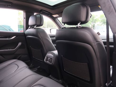 Used 2022 Maserati Levante GT AWD/4WD image 37