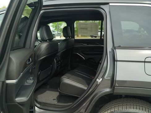 New 2026 Jeep Grand Cherokee Limited w/ Luxury Tech Group II AWD/4WD image 14