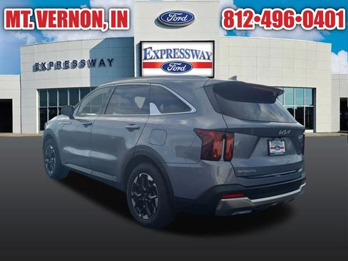Used 2024 Kia Sorento S FWD image 8