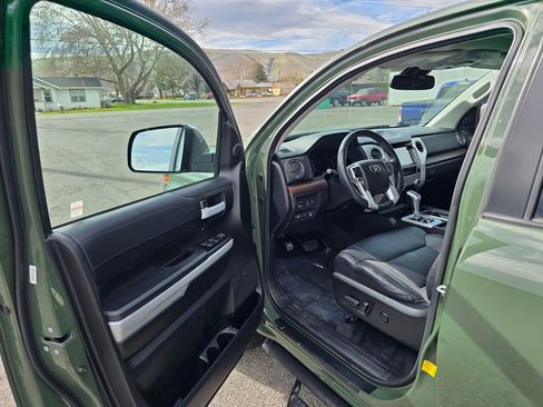 Used 2021 Toyota Tundra Limited w/ Limited Premium Package AWD/4WD image 19