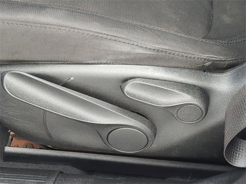 Used 2015 Chrysler 200 Limited image 15