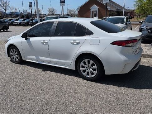 Used 2021 Toyota Corolla LE image 14