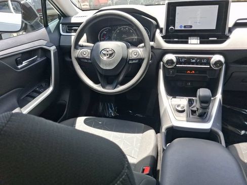 Used 2025 Toyota RAV4 XLE AWD/4WD image 8