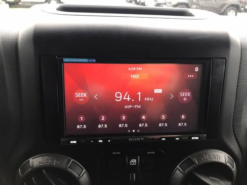 Used 2018 Jeep Wrangler Unlimited Sport S AWD/4WD image 21