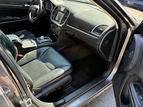 Used 2015 Chrysler 300 Limited image 18