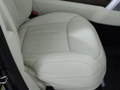 Used 2024 Land Rover Range Rover SE image 16