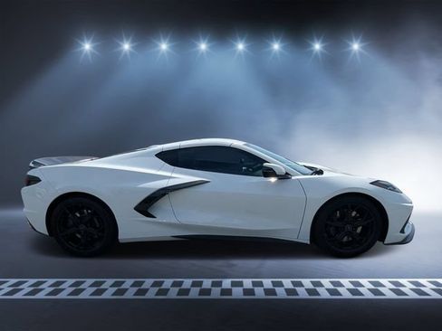 Used 2020 Chevrolet Corvette Stingray Preferred Cpe w/ 2LT Preferred Equipment Group RWD image 2