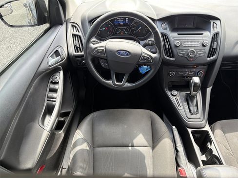 Used 2016 Ford Focus SE w/ SE Sport Package image 18