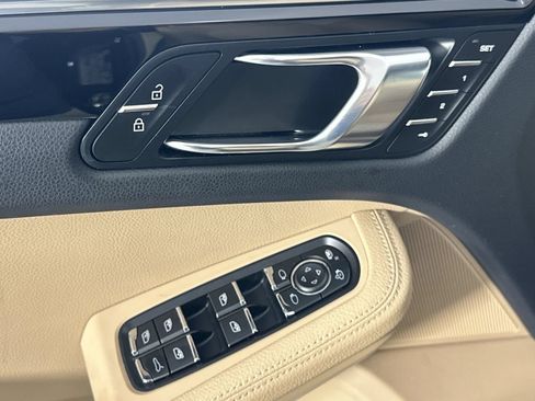 Used 2020 Porsche Macan AWD/4WD image 13