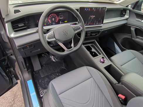 New 2026 Volkswagen Tiguan SE image 11