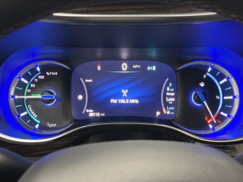 Used 2023 Chrysler Pacifica Pinnacle FWD image 17