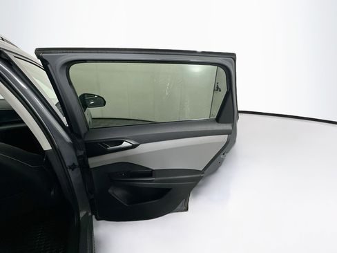 Used 2023 Volkswagen Taos SE w/ Panoramic Sunroof Package FWD image 29