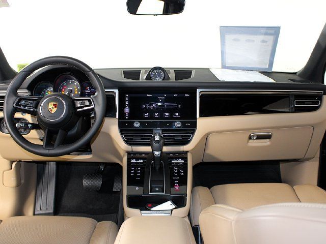 Certified 2023 Porsche Macan AWD/4WD image 13
