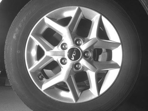 Used 2025 Kia Soul LX w/ LX Technology Package FWD image 18