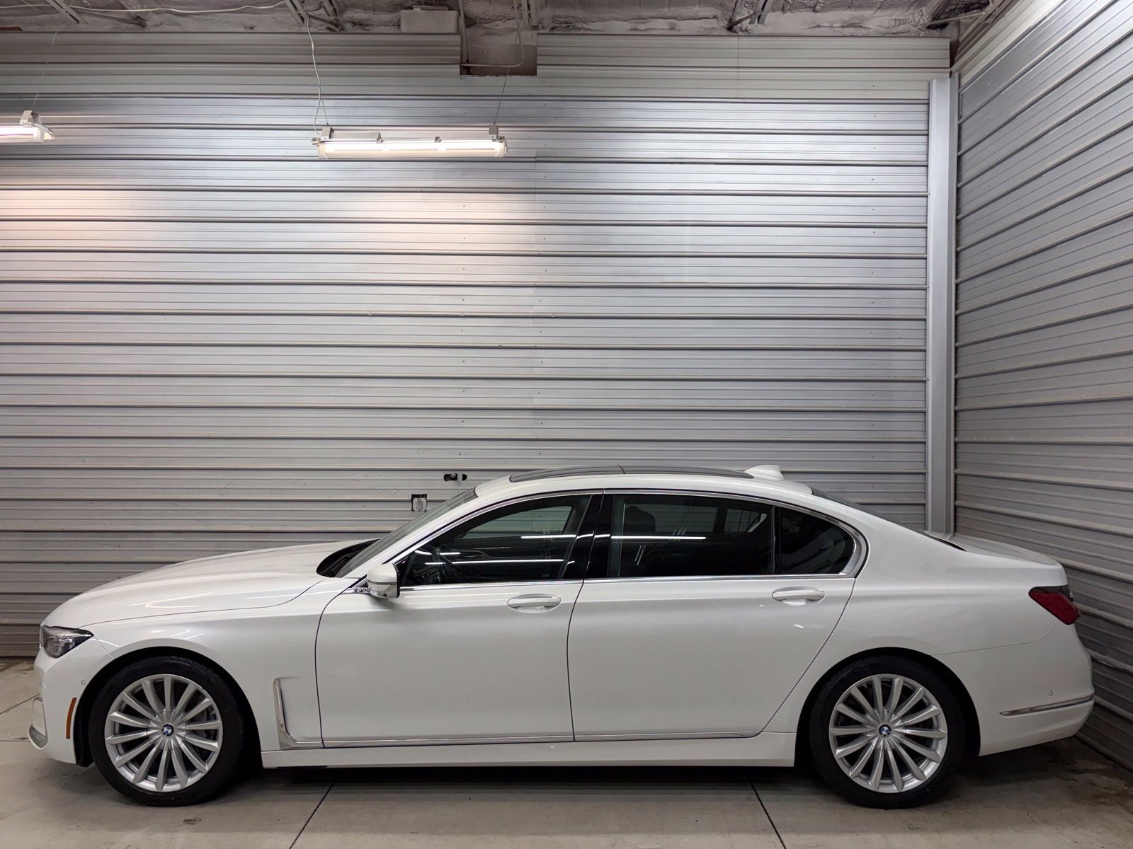 Used 2022 BMW 740i xDrive w/ Premium Package AWD/4WD image 6