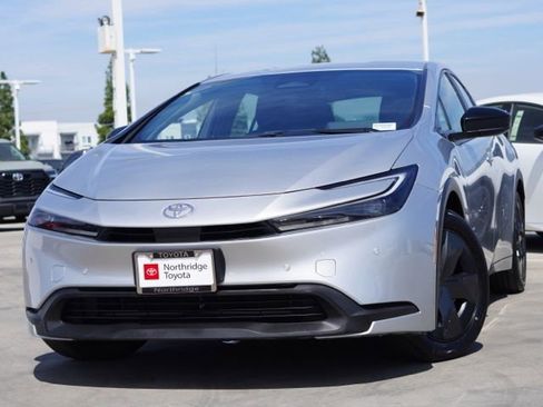 Used 2024 Toyota Prius LE image 3