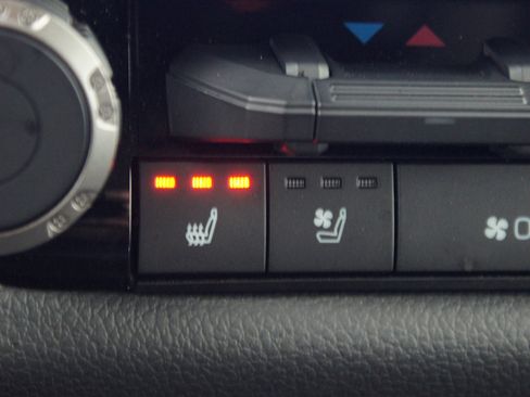 Used 2024 Toyota Tundra Limited image 9