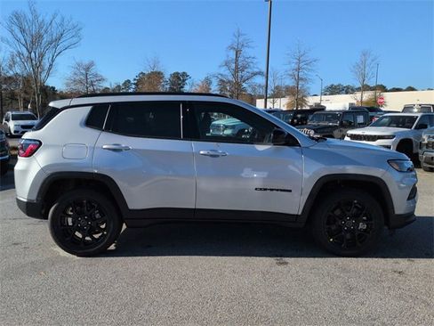 New 2026 Jeep Compass Latitude image 3