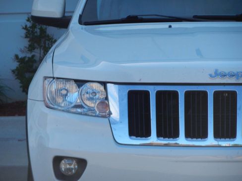 Used 2011 Jeep Grand Cherokee Laredo AWD/4WD image 11
