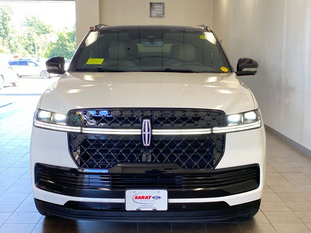 New 2027 Lincoln Navigator Black Label AWD/4WD image 3