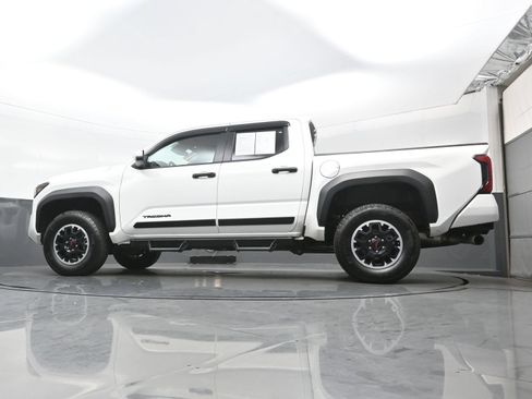 Used 2024 Toyota Tacoma TRD Off-Road w/ TRD Off Road Upgrade Package AWD/4WD image 30