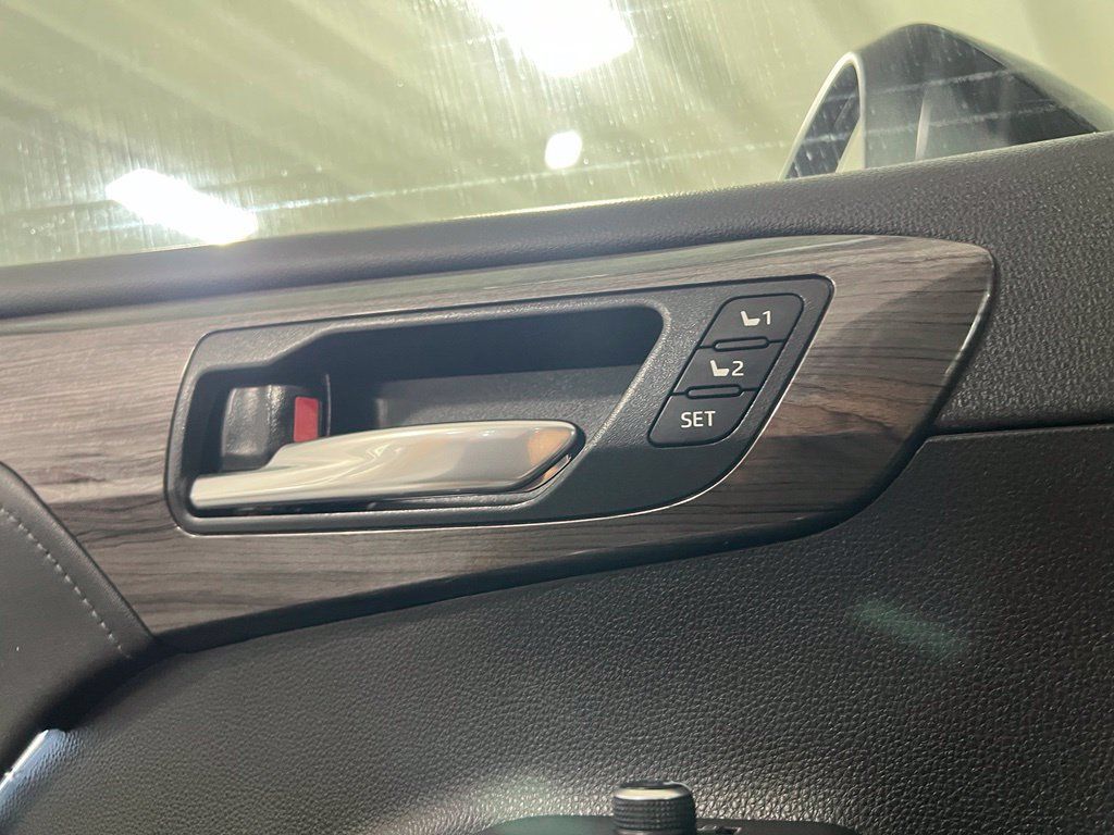 Used 2023 Toyota Highlander Limited AWD/4WD image 42